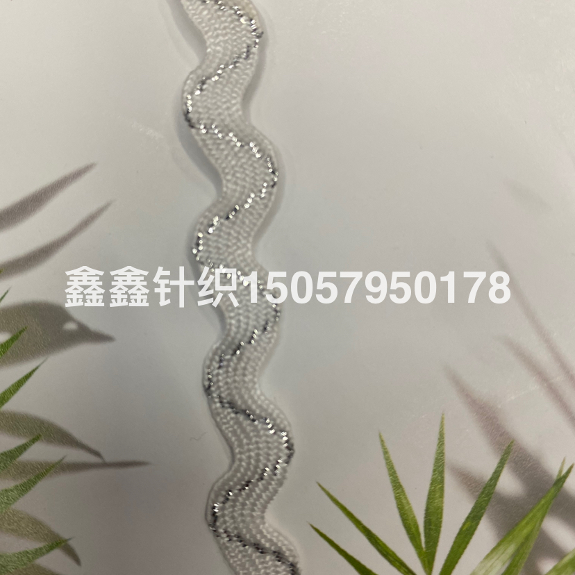 The width of the silver wave-patterned polypropylene material is 0.8 centimeters Application Scenario