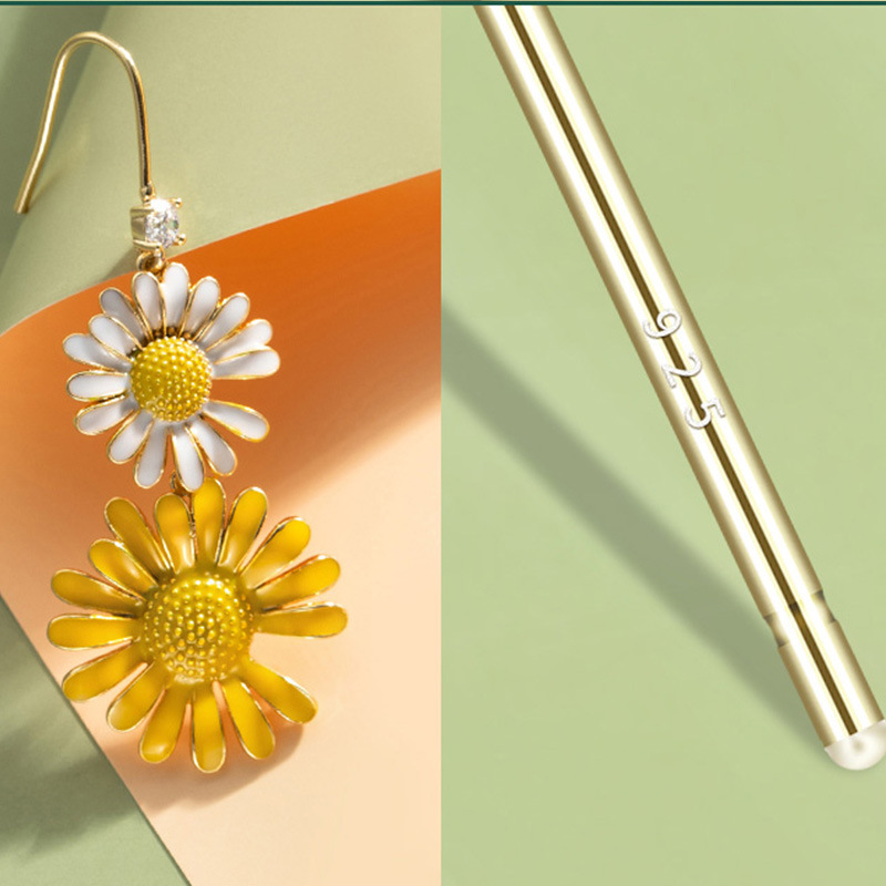 Xuping Jewelry's summer simple and trendy style earrings, small Daisy flower elegant stud earrings, high-quality wholesale Application Scenario