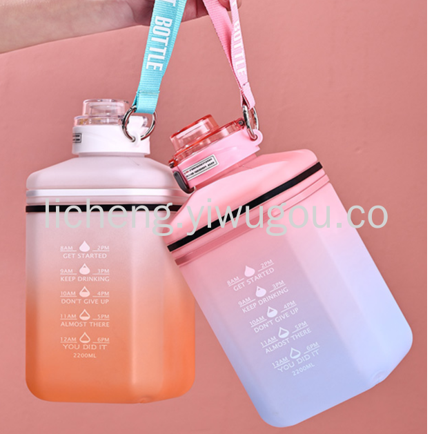 Spray pegamento arco iris cuadrado tipo tonelada tonelada cubo deportes jarra de agua de gran capacidad moda adulto estudiante cordón portátil para hombres y mujeres taza Item Picture