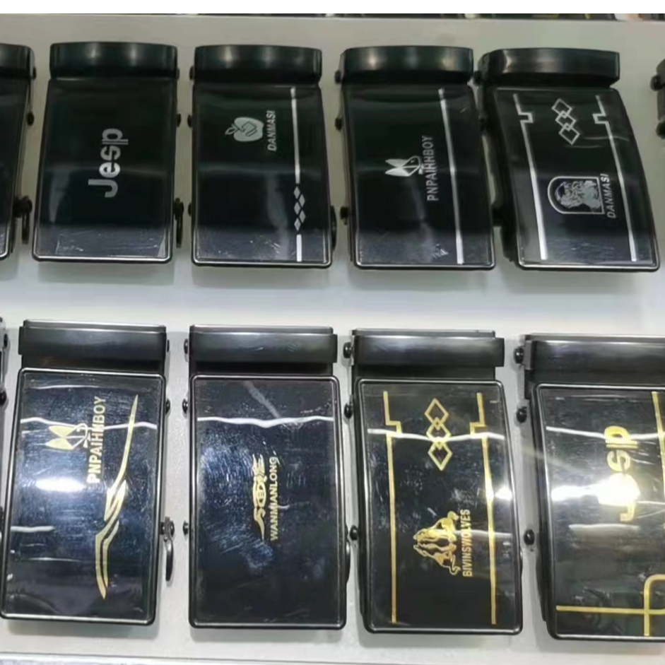 ويخصم تلقائيا من الحزام الأسود المغلف بأربعة سنتيمترات من رأس الرجل مقابل سعر الجملة Item Picture