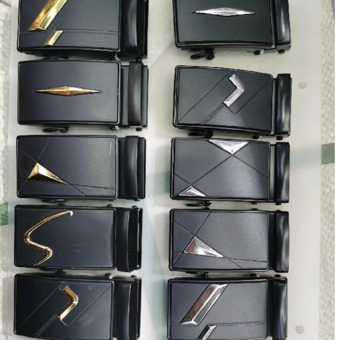 Men's automatic belt buckle 4.0 iron sheet automatic buckle, casual and fashionable belt-free buckle manufacturer wholesale sales Application Scenario