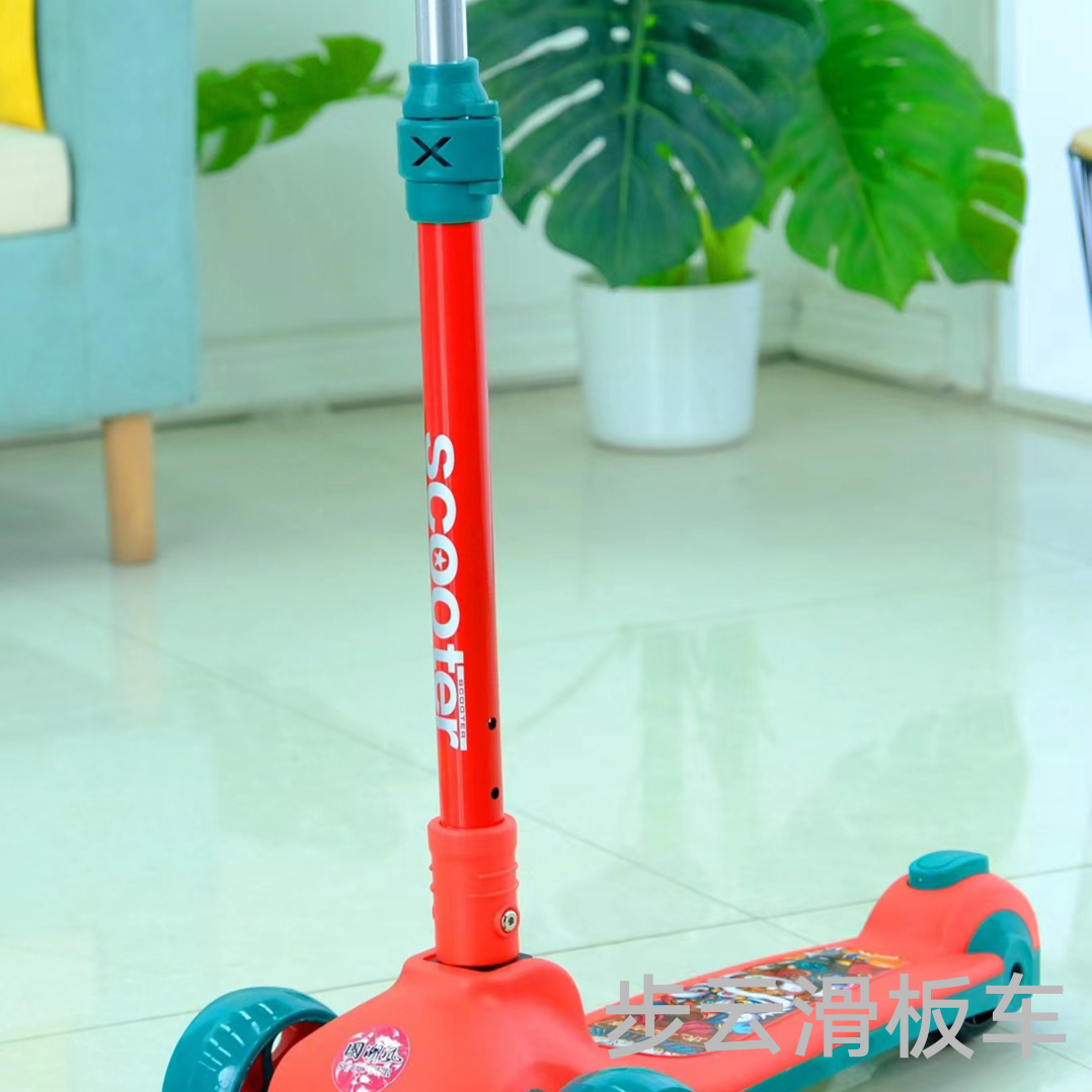 The new children's national trend scooter from Buyun features a seat, a three-in-one foldable design with lights and music, making it convenient to carry Application Scenario