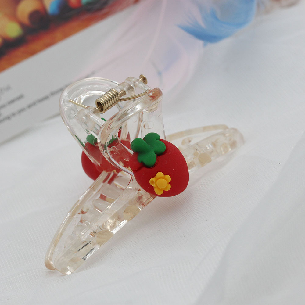 10-yuan store accessories: Cute fruit plastic transparent texture grabbers, bath hair clips, shark clips, and hair clips Application Scenario