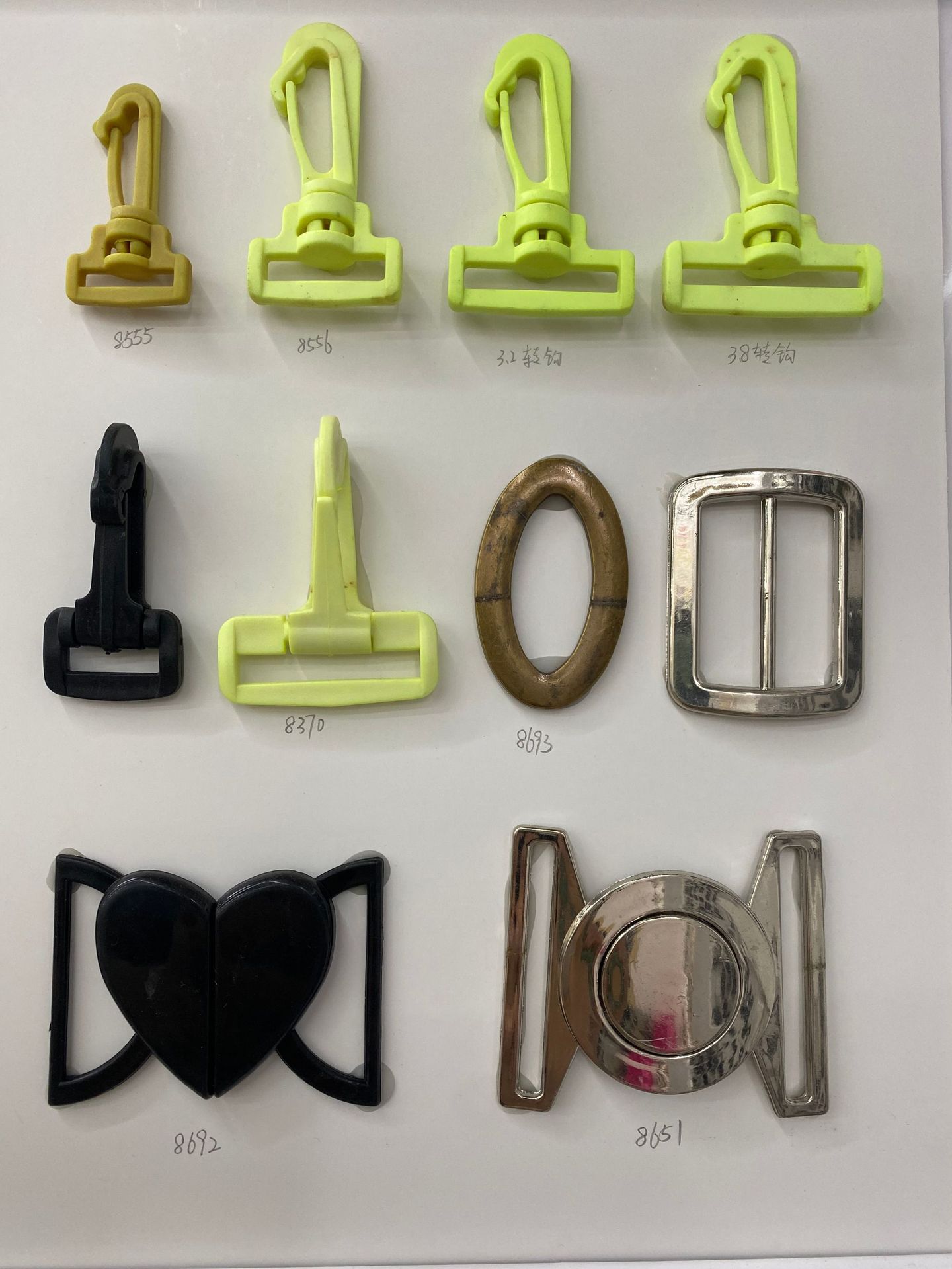 Nylon rope buckles, spring buckles, snap buckles, pig nose buckles, sportswear elastic buckles, pocket drawstring buckles, luggage and clothing accessories Application Scenario