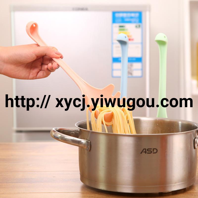 Factory direct supply of creative vertical noodle spoons, cute hot pot spoons, long-handled tableware, and noodle scoops Application Scenario