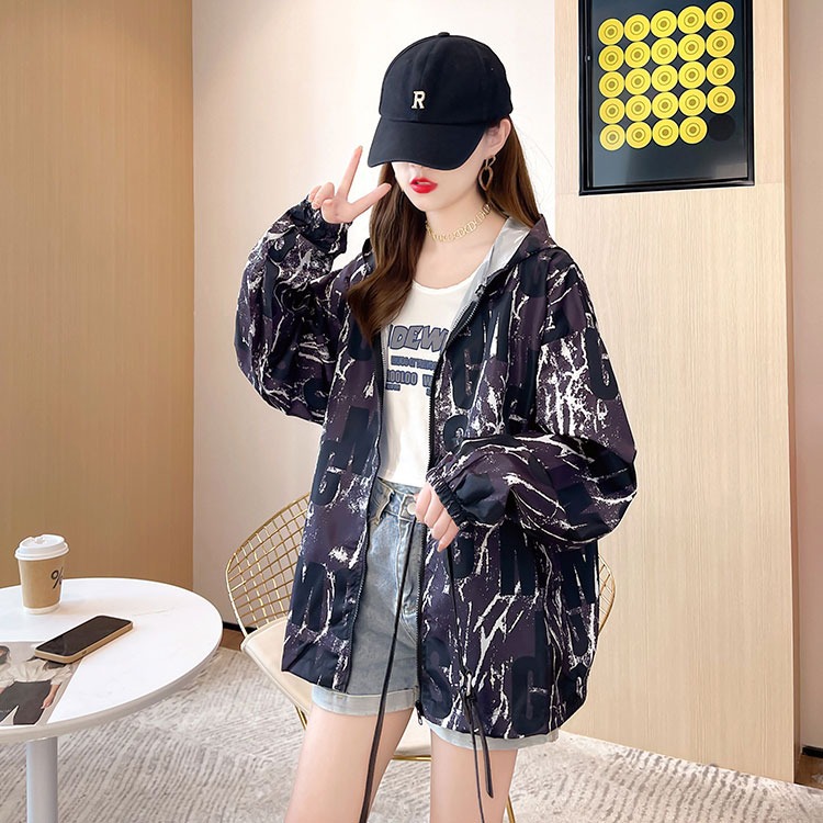 The new spring and summer ins trendy coat of the internet-famous sun-protective clothing, a short zipper sun-protective suit with a full print and a hood for female students details Picture