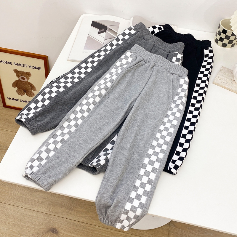For both boys and girls, wear spring children's fashion checked pants as outerwear. For both boys and girls, wear casual long pants for children details Picture