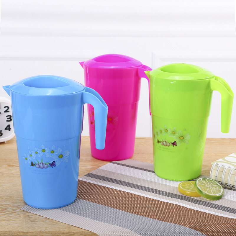 في البيت، تُزوَّد اربعة اكواب بأغطية مبردة Specification image
