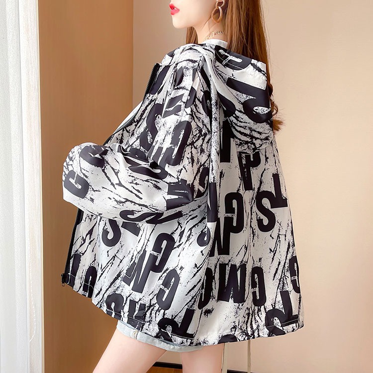 The new spring and summer ins trendy coat of the internet-famous sun-protective clothing, a short zipper sun-protective suit with a full print and a hood for female students Application Scenario