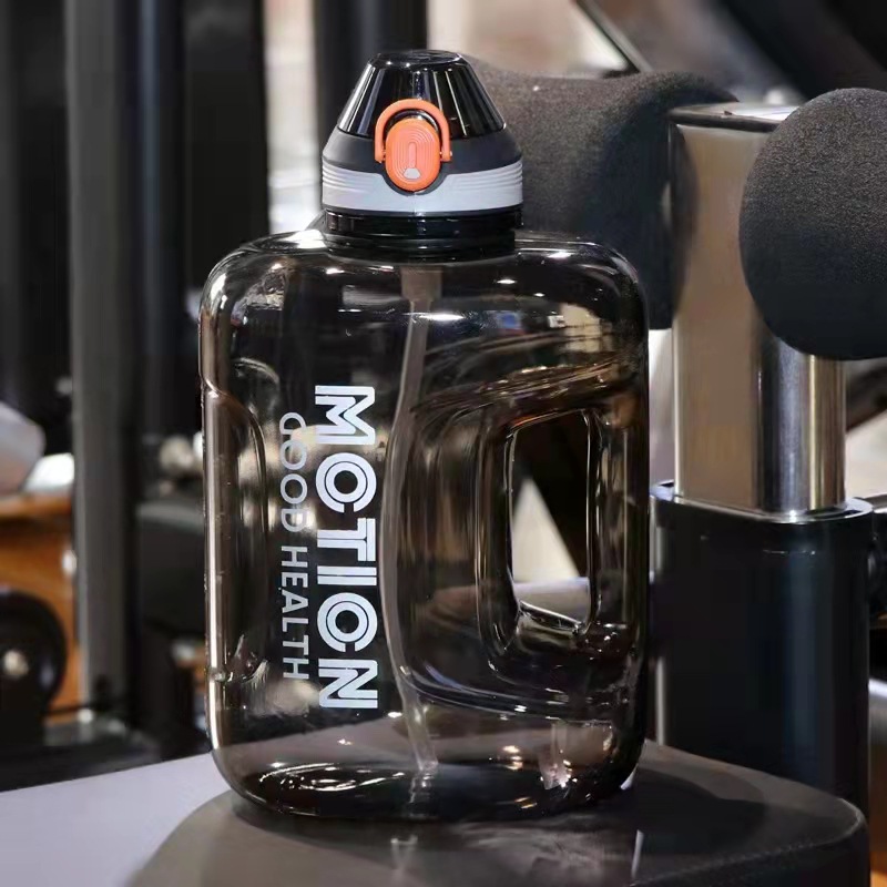 Large-capacity high-temperature resistant ton-ton buckets, popular Douyin flat ton-ton water bottles, student cups, fitness and exercise ton-ton cups Application Scenario