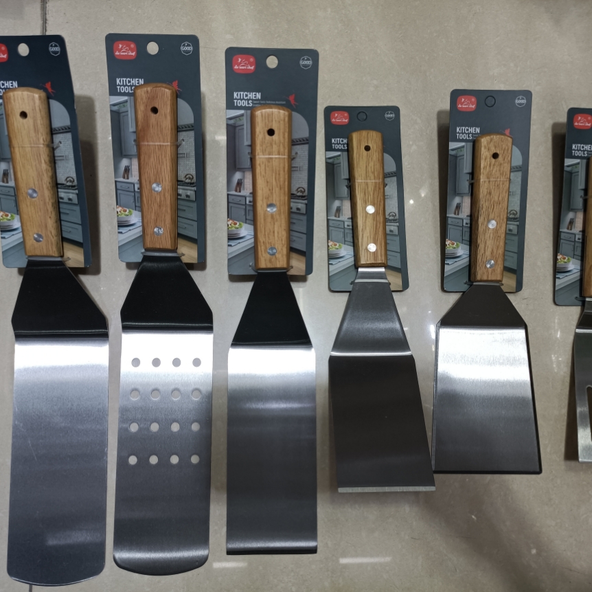 New explosive plastic handle shovel wooden handle shovel cheese shovel three-hole shovel pizza shovel