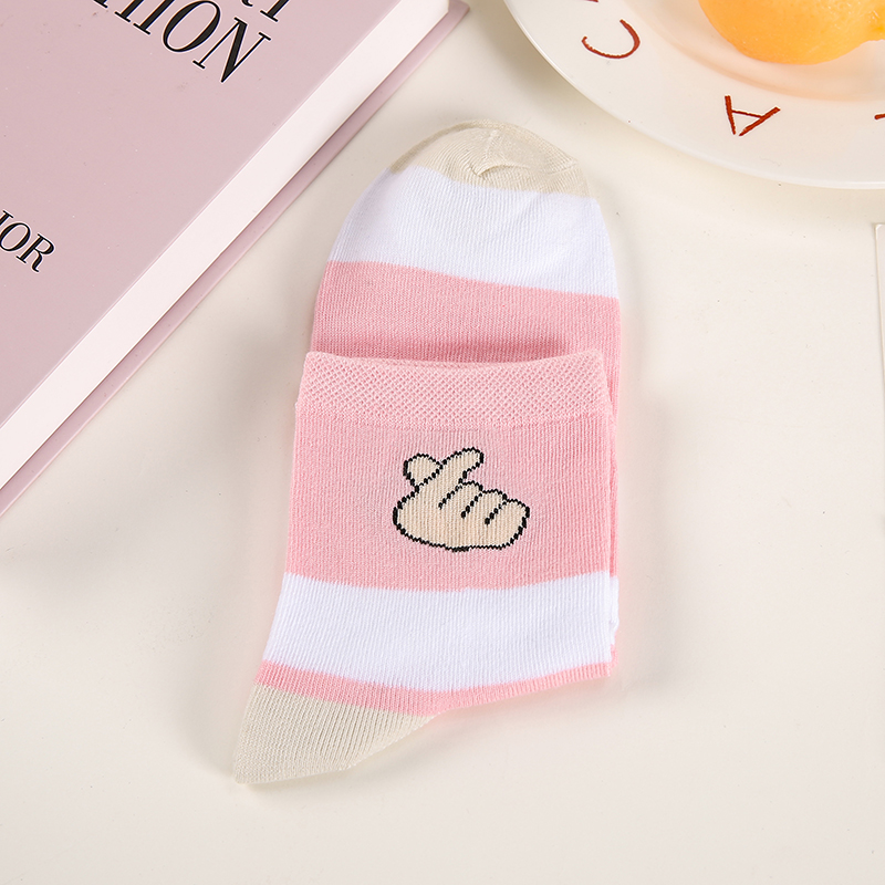 Spring and Autumn new cotton socks, fashionable women's socks, Internet celebrity bestsellers, mid-calf trendy socks, couple socks, street stall socks Application Scenario