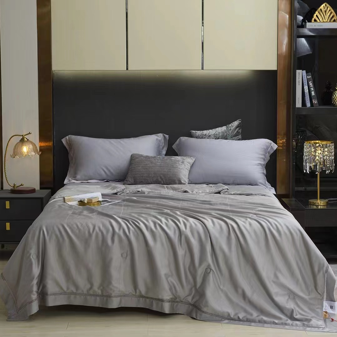 2022 High-end Lanjing Tencel washable Silk hollowed-out Summer Quilt, wide-edge air-conditioned quilt, cool and comfortable naked sleeping quilt details Picture