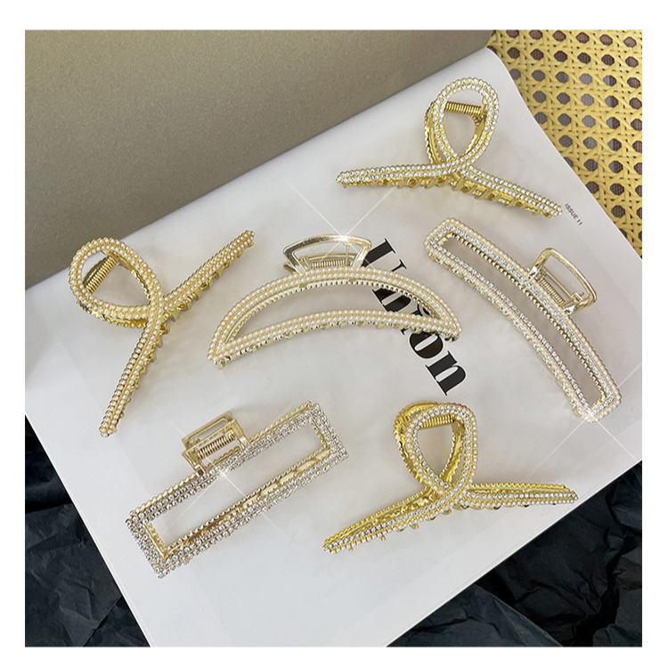 Korean hair clips, large hair clips, Instagram metal shark clips, pearl rhinestone hair clips, back of the head clips Application Scenario