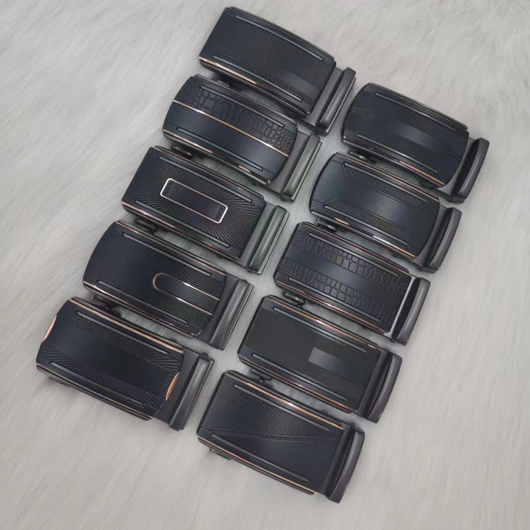 精品扣头合金无标重自动扣陶瓷黑哑枪订板喷黑漆激光铝片皮带扣头