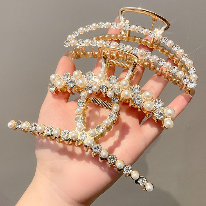 High-end jewelry in the boutique, including pearl and rhinestone clips, hairpins, shark clips, hair clips and headwear Specification image