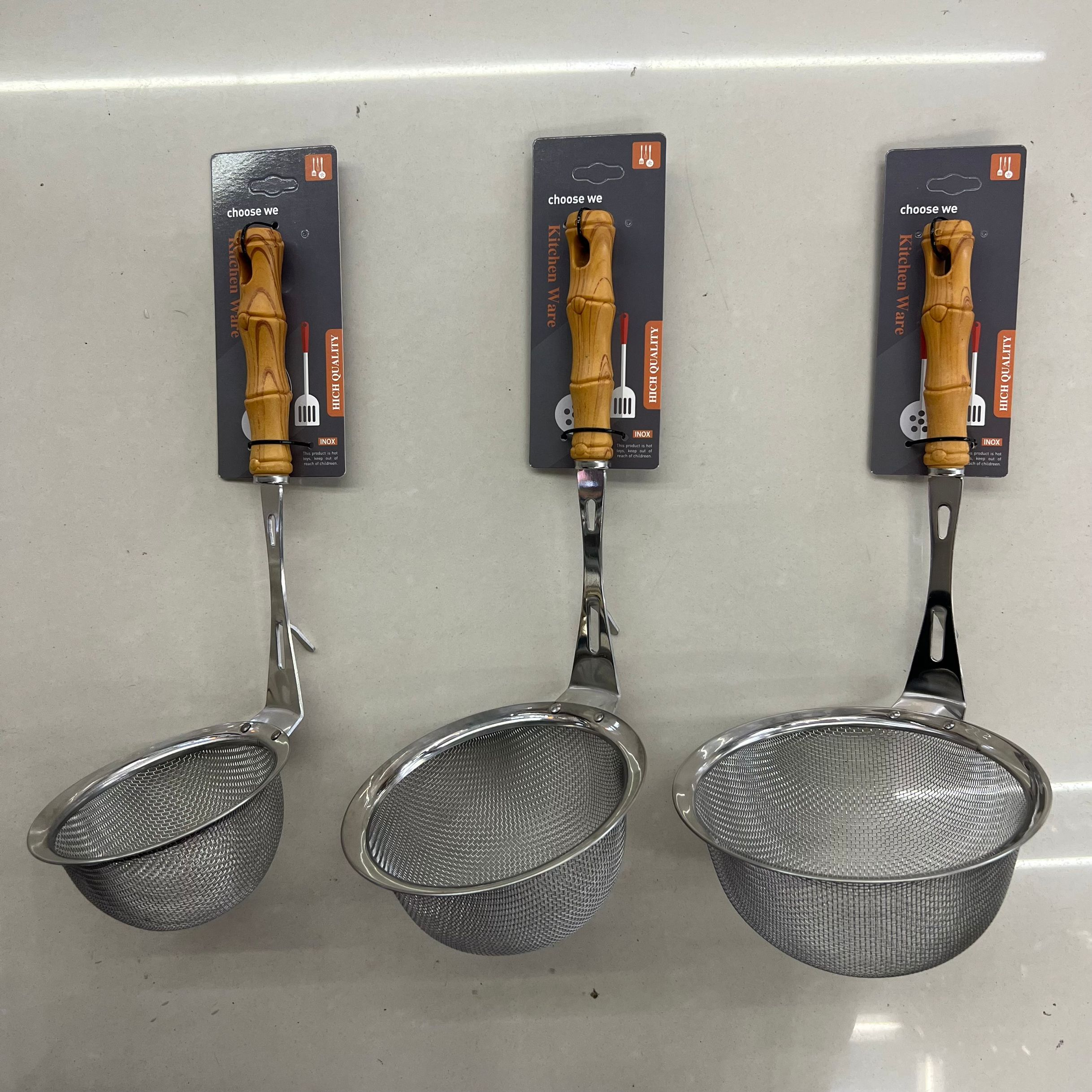 Stainless steel hotel kitchen products 2.5cm bamboo joint round plastic handle 14 mesh leakage