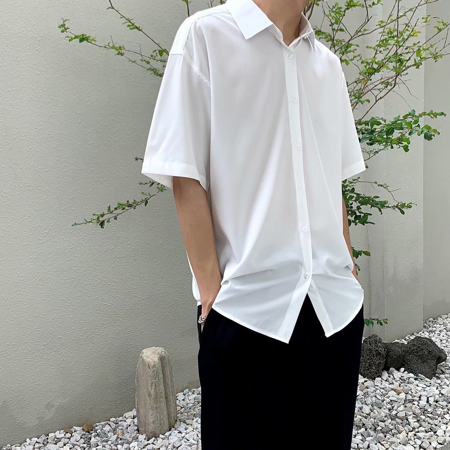 Summer 2021 vintage dark green shirt for men, short-sleeved Korean-style loose five-quarter sleeve shirt, mid-sleeved no-iron ice silk white Application Scenario