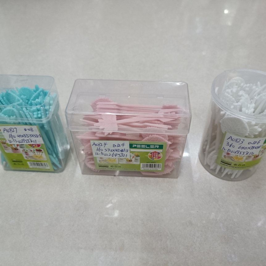 Creative flower-shaped heart-shaped fruit platter with fruit fork candy box, fashionable and colorful plastic fruit platter Item Picture