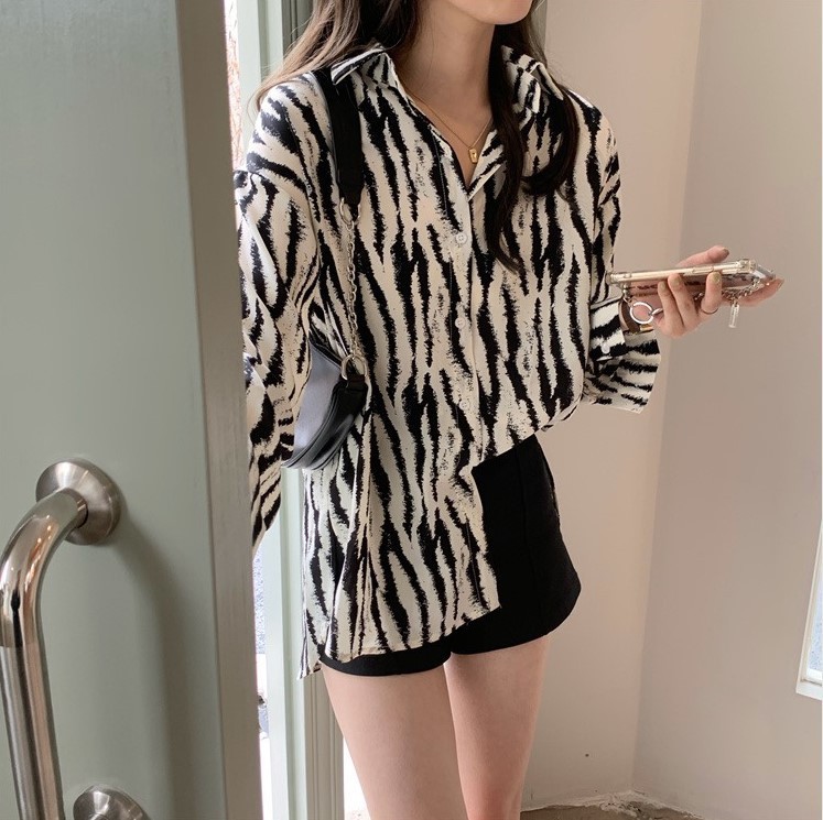 2022 Korean new Spring leopard print loose Harajuku style retro simple shirt for women