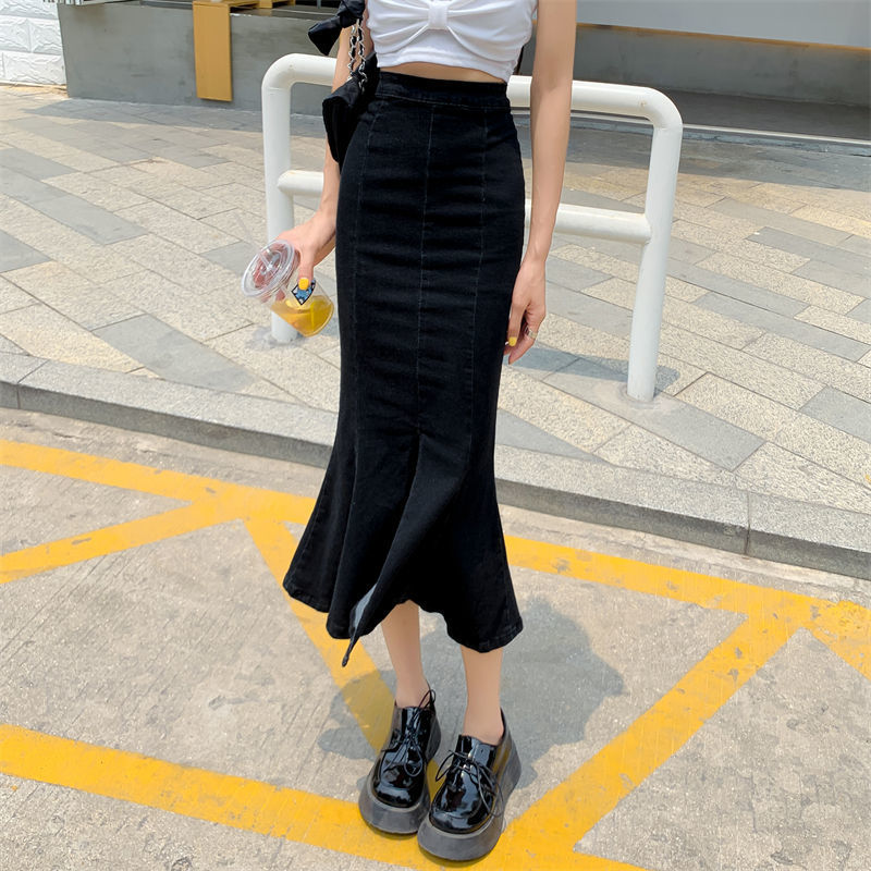 The 2022 new design of the denim skirt for women's Spring and autumn: a mid-length, high-waisted, slimming, slit, hip-hugging fishtail skirt Item Picture