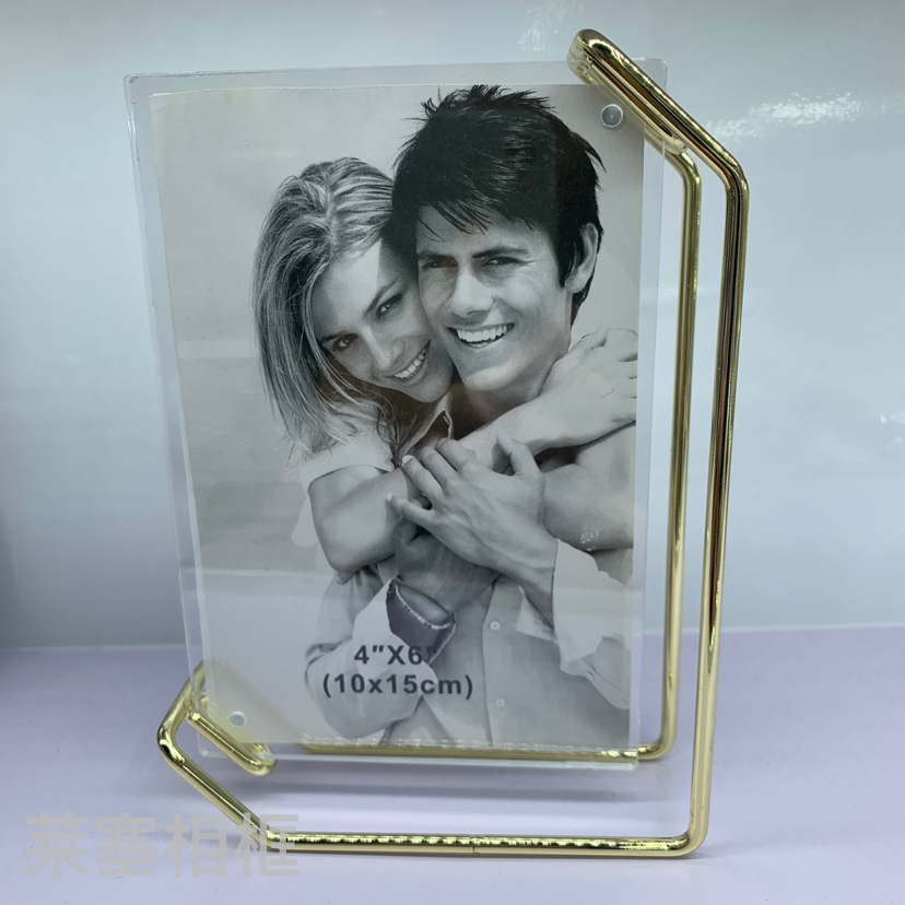 High-end custom-made ironwork products with a modern and simple design style. Metal photo frames for living room and bedroom handicrafts