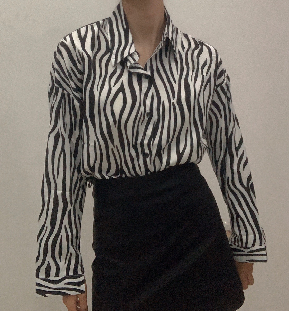 2022 Korean new Spring leopard print loose Harajuku style retro simple shirt for women Specification image