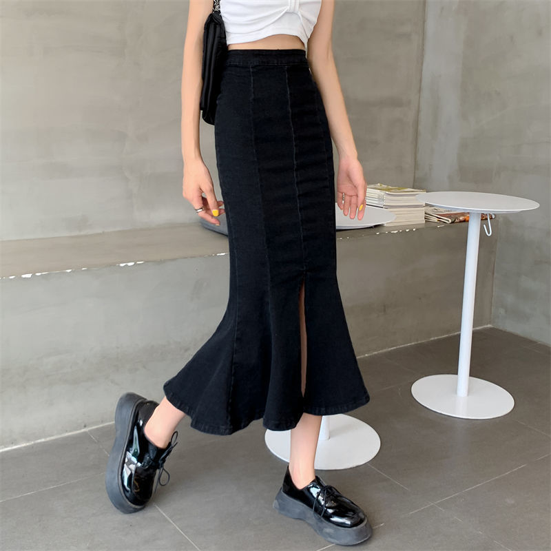 The 2022 new design of the denim skirt for women's Spring and autumn: a mid-length, high-waisted, slimming, slit, hip-hugging fishtail skirt details Picture