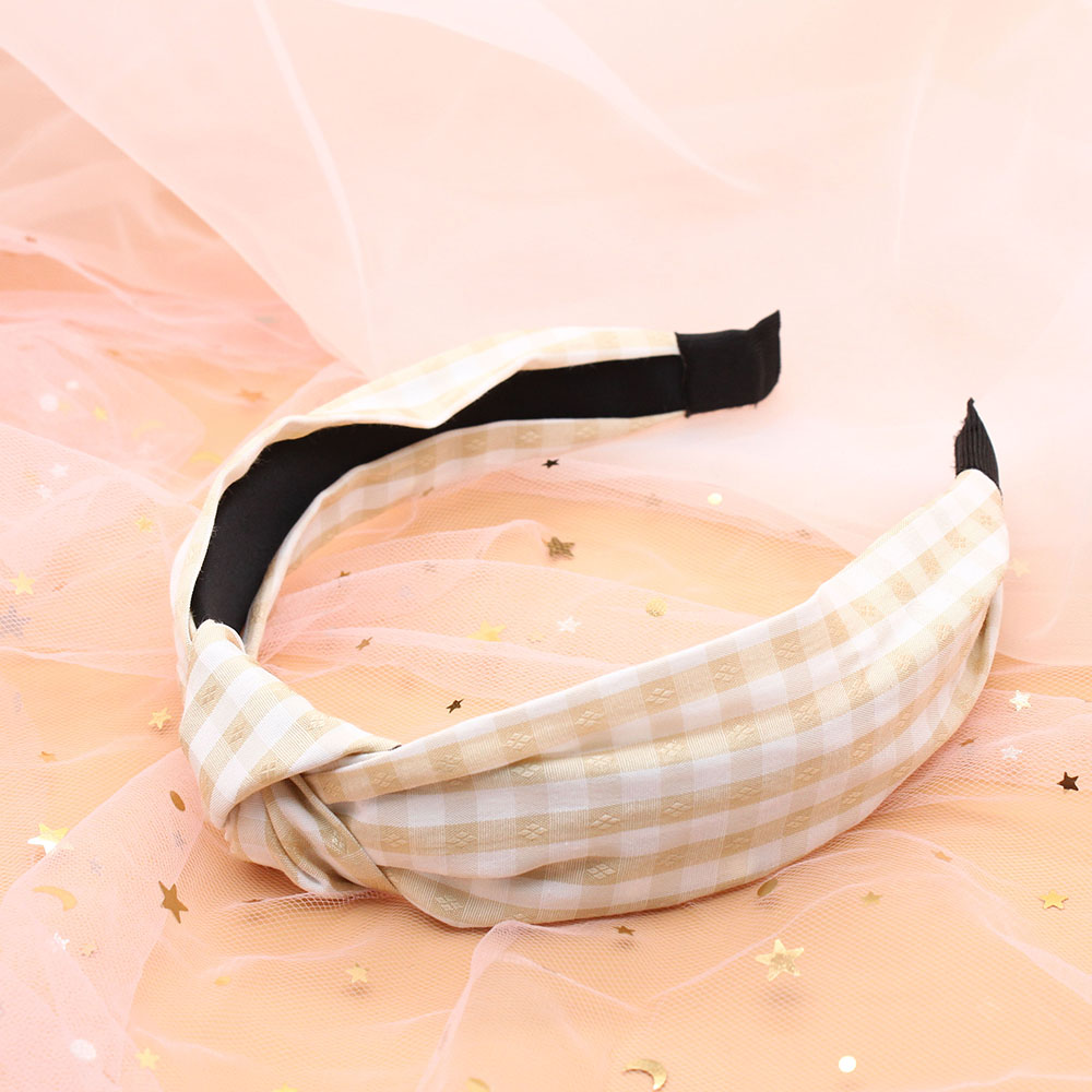 The new fabric hairband is a summer hit for women, featuring a high-end headband and headwear for going out Item Picture