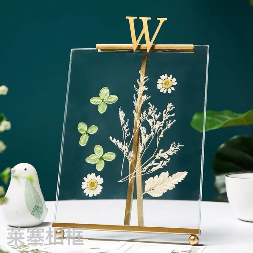 W high-end, elegant and sophisticated ironwork decorative items with creative design style, modern and simple metal photo frame for living room and bedroom Item Picture