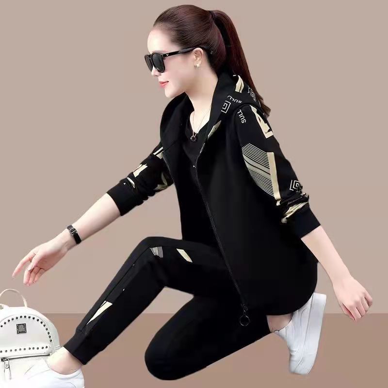 Spring and Autumn three-piece vest set for women 2021 New long-sleeved sweatshirt, loose large-sized hooded casual sportswear set