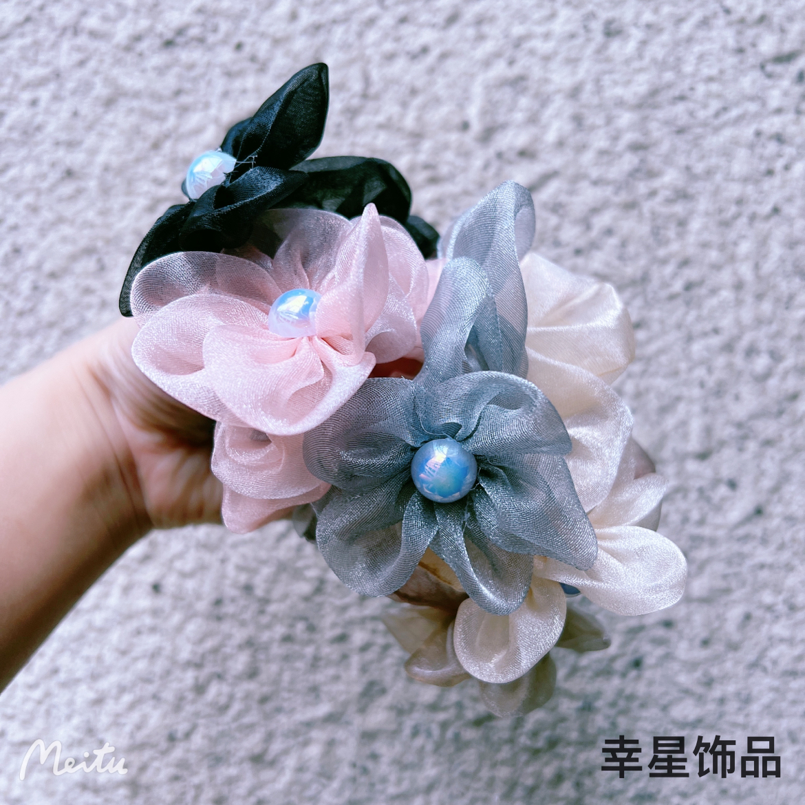 Yong 'ai Jiu 'ai Gauze, Bright beads, sunflowers, hair ties, women's large intestine hair bands, hair ties, balls, rubber bands, hair accessories Application Scenario