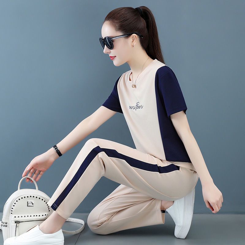 Embroidered sportswear for women, a stylish summer casual wear, a new large-sized short-sleeved shirt and long pants, a fashionable two-piece set Application Scenario