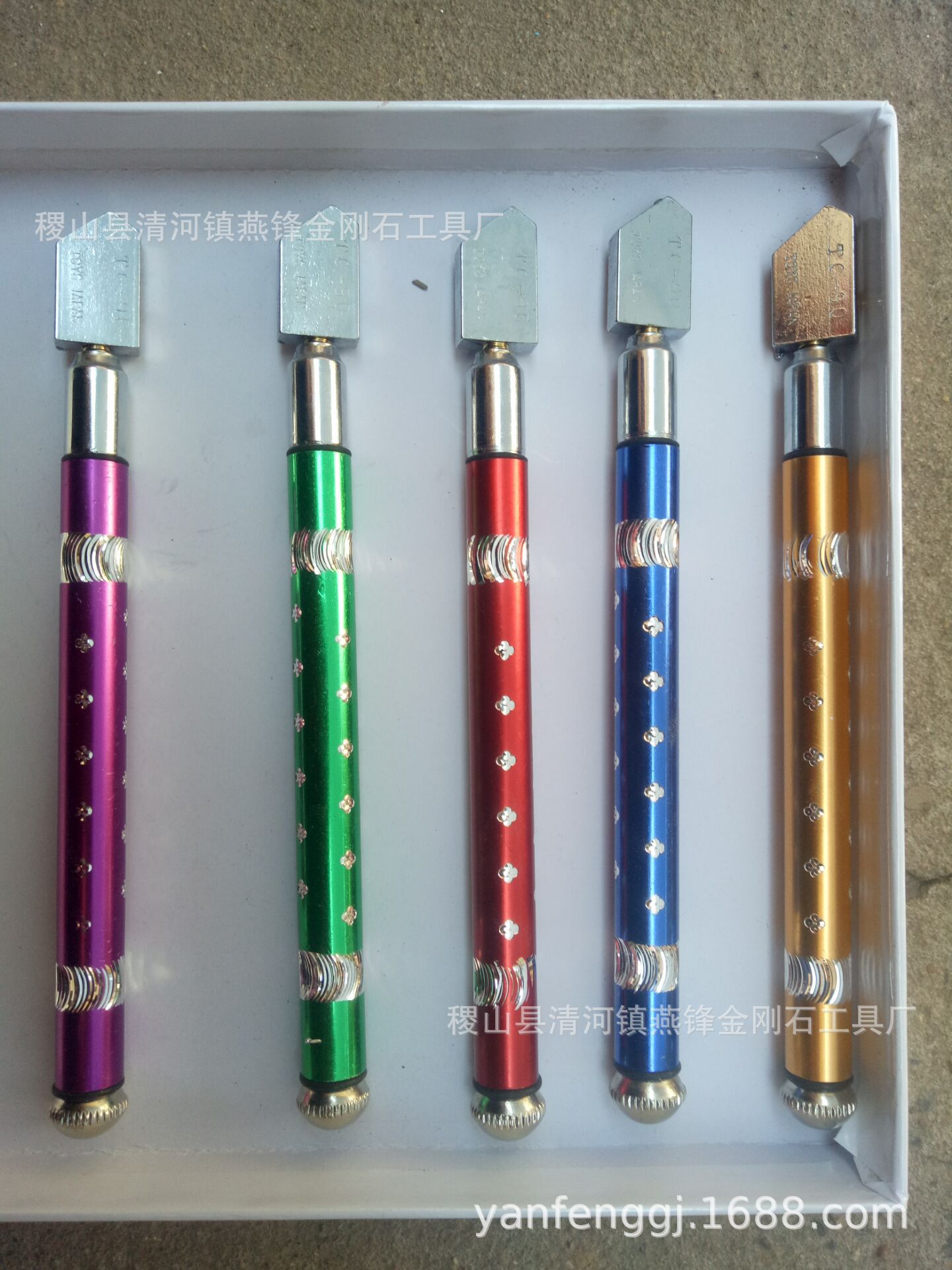 厂家供应五彩玻璃刀瓷砖大理石陶瓷切割刀手动圆规刀玻璃开孔器