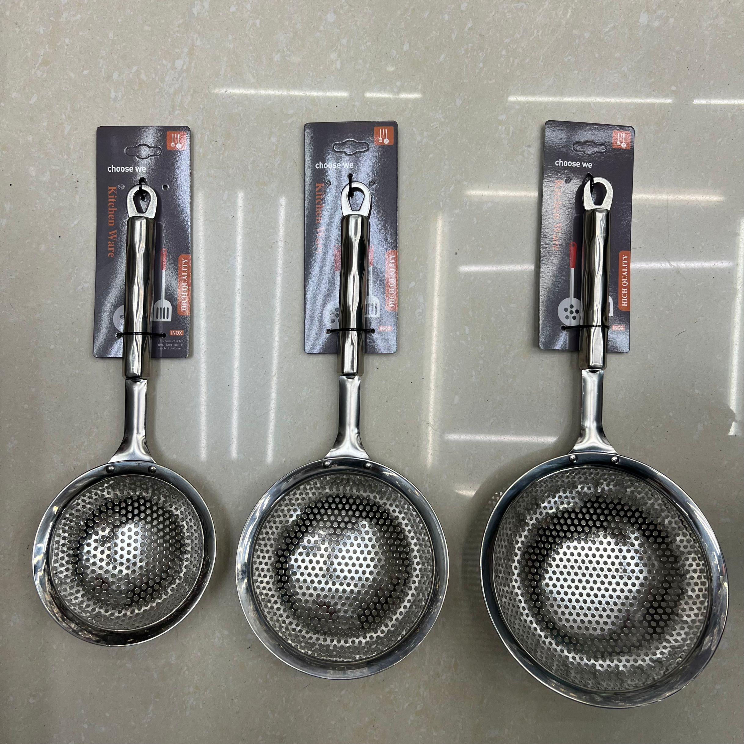 Stainless steel hotel kitchen products 2.5cm short handle water cube steel handle punch colander