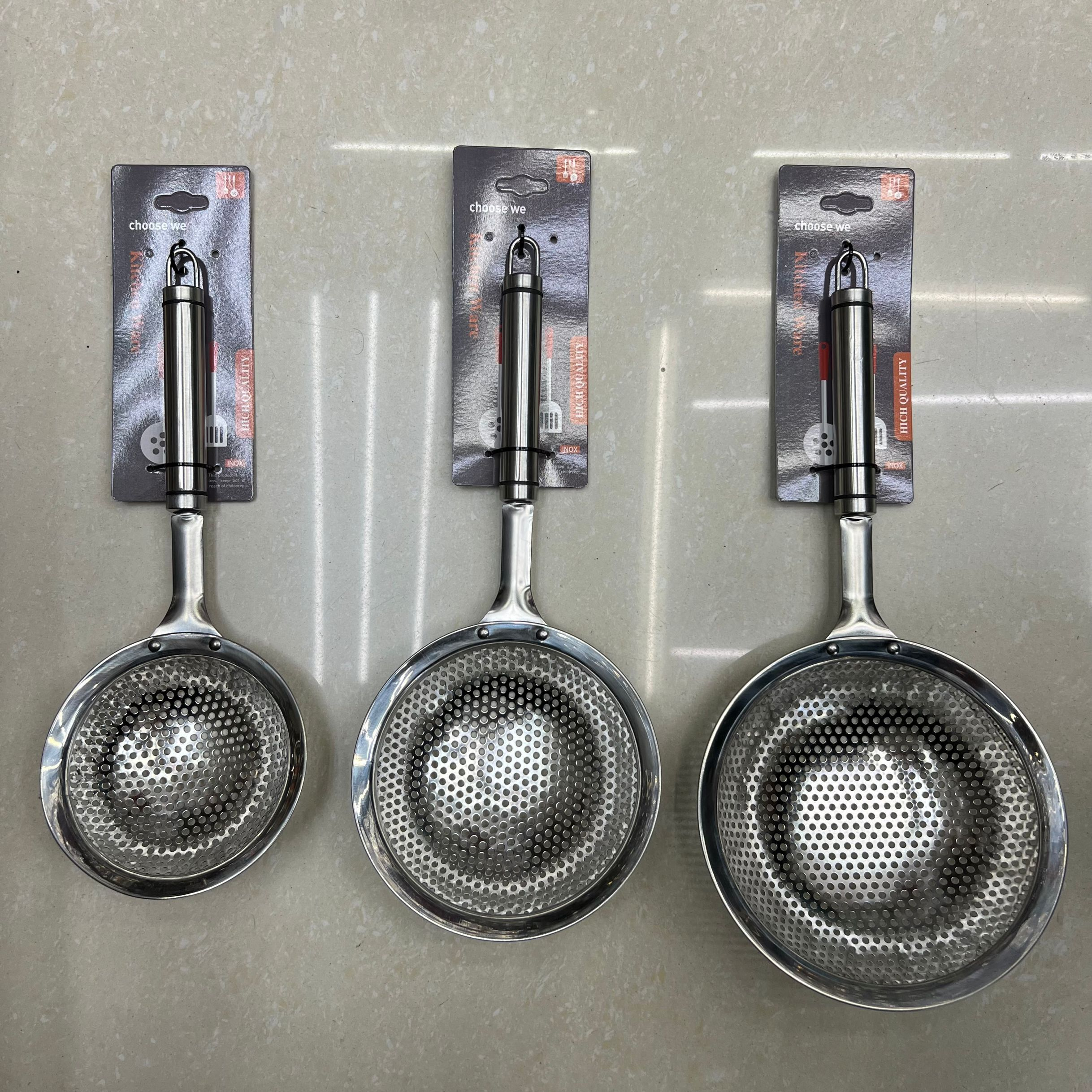 Stainless steel hotel kitchen products 2.5cm short handle double plastic line round steel handle punch colander