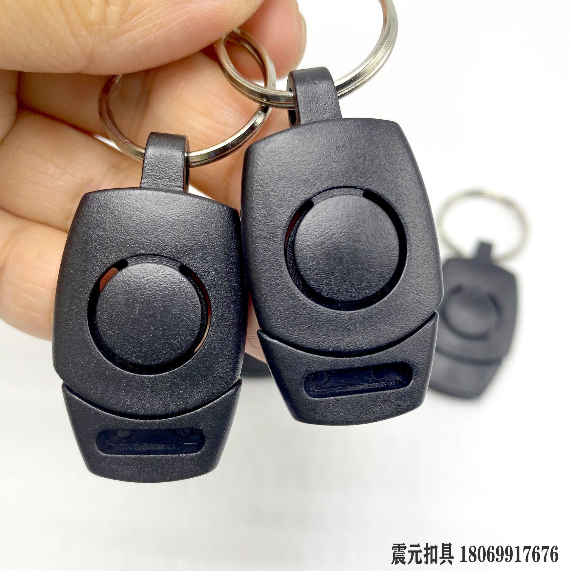 We have a wide range of plastic padlocks for bags, rope ends, hooks, movable hooks, handbag hooks, key chain hooks and other accessories in stock Application Scenario