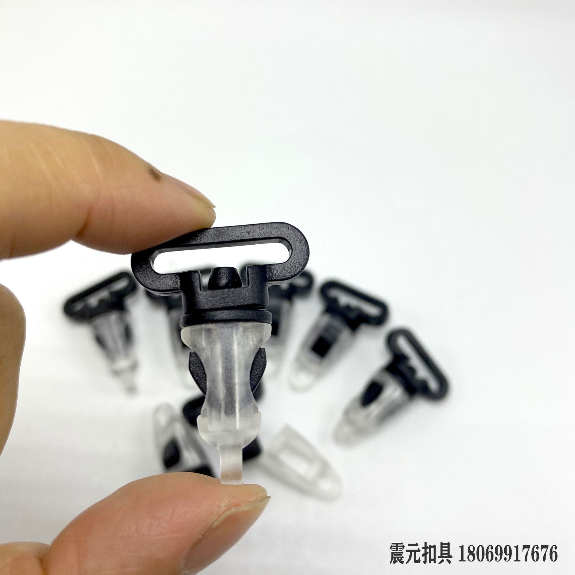 We have a wide range of plastic padlocks for bags, rope ends, hooks, movable hooks, handbag hooks, key chain hooks and other accessories in stock Specification image