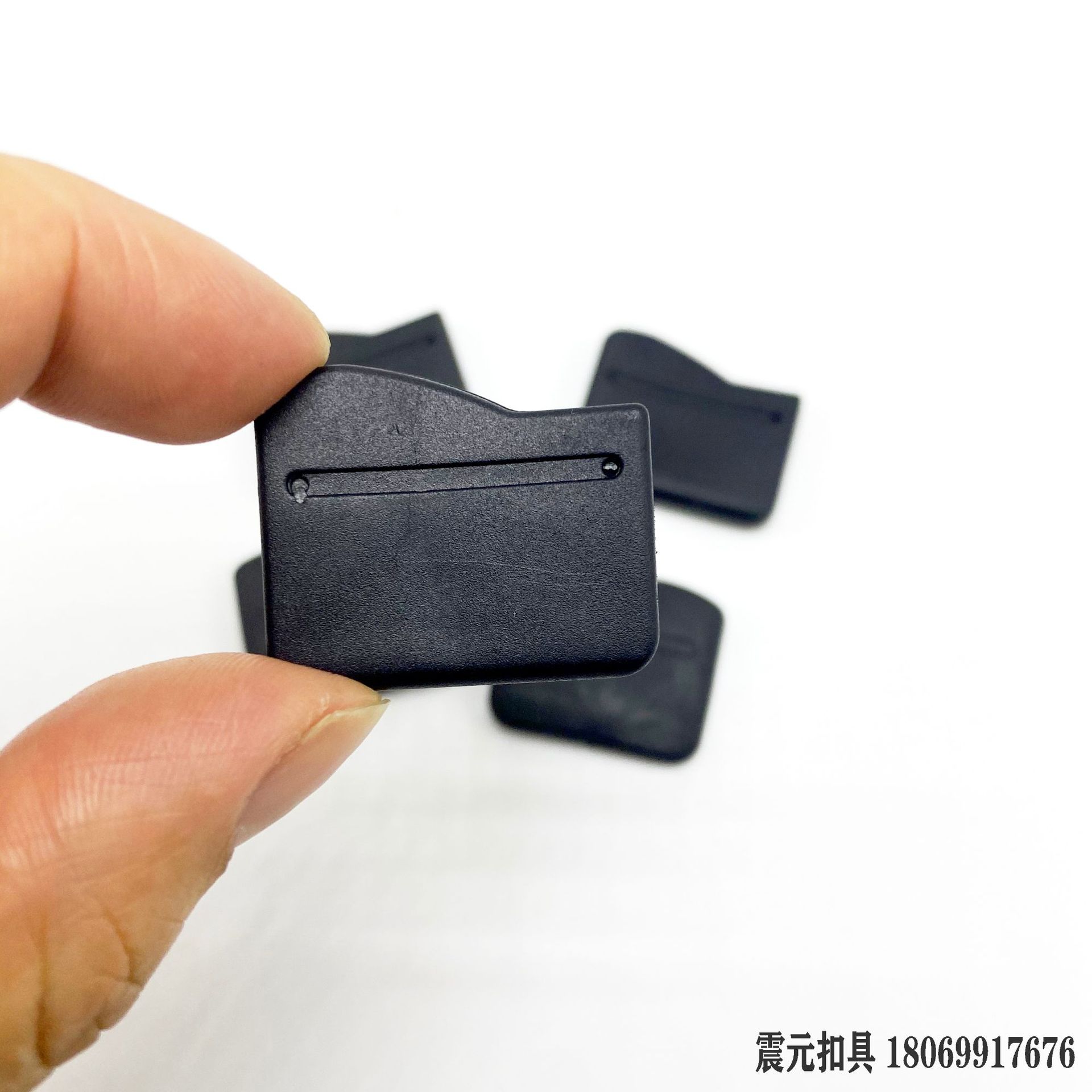 We offer a variety of styles of PVC leather covers for bags, belts, end clips, edge clips, and soft leather covers. Available in stock and available for immediate delivery Specification image
