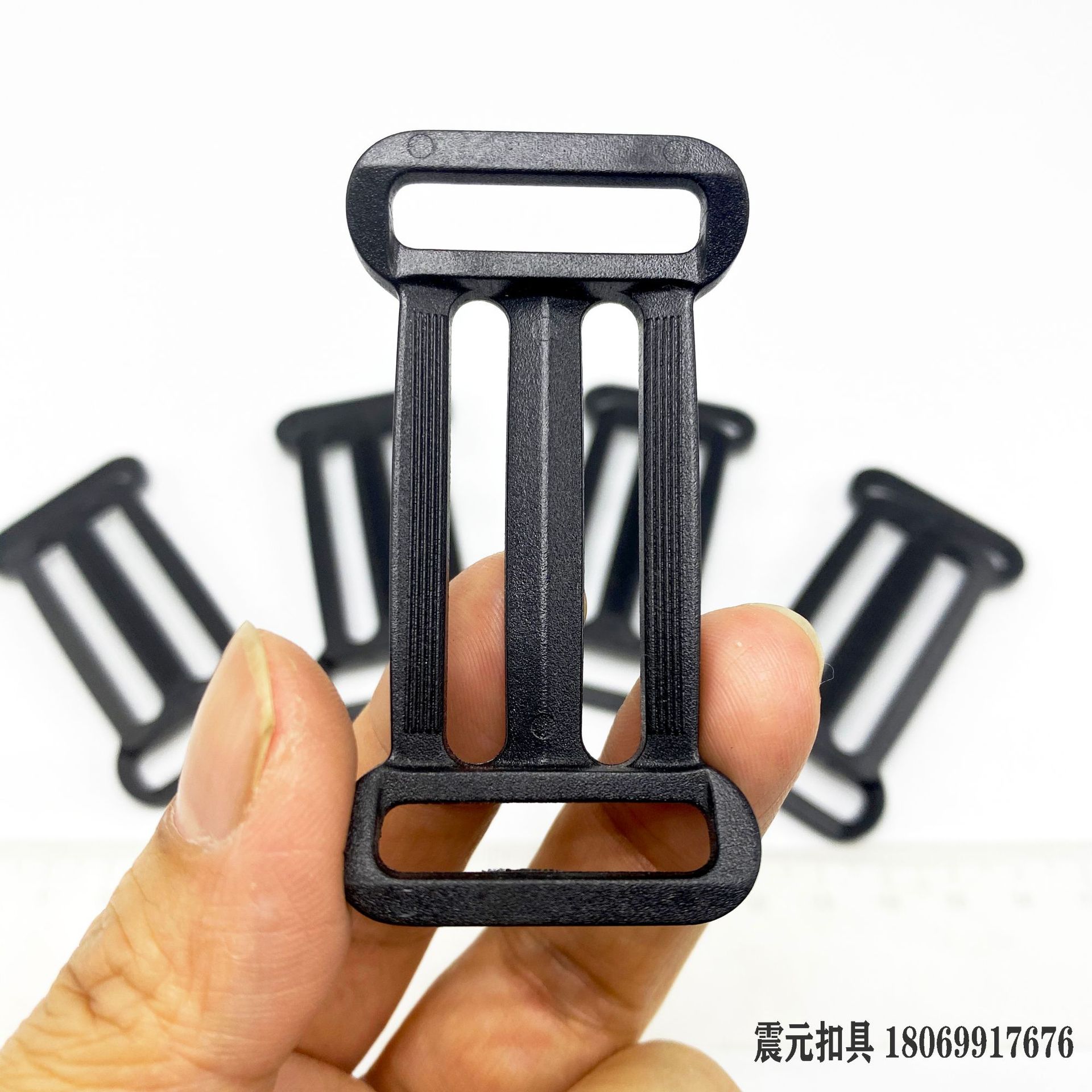 Plastic multi-sided buckle adjustment buckle, plastic three-position buckle, plastic square ring and square buckle, black luggage accessories in stock, quick delivery Application Scenario