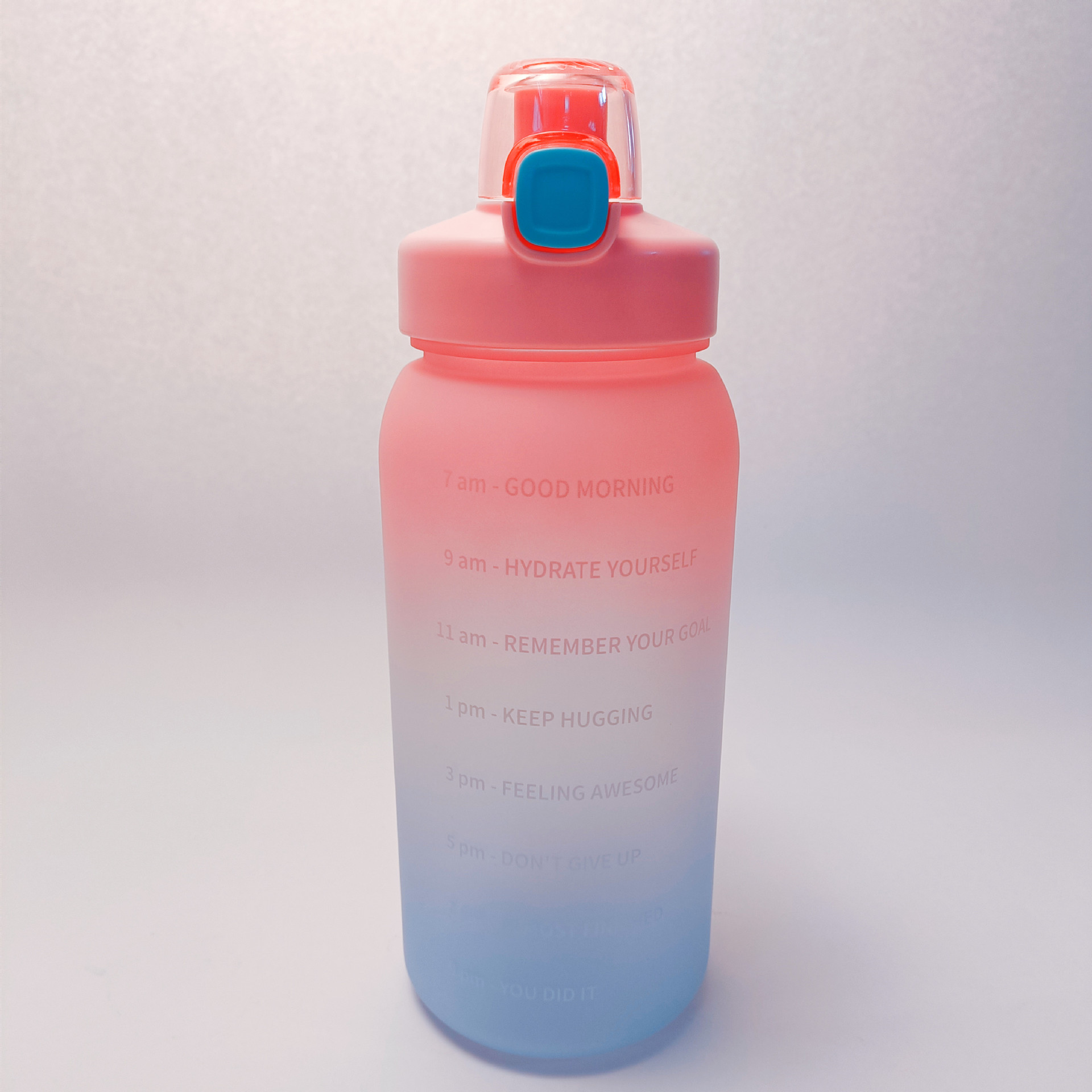 The new 2000ML gradient pop-up lid straw cup with scale, the space cup, is a popular outdoor fitness water bottle and portable details Picture