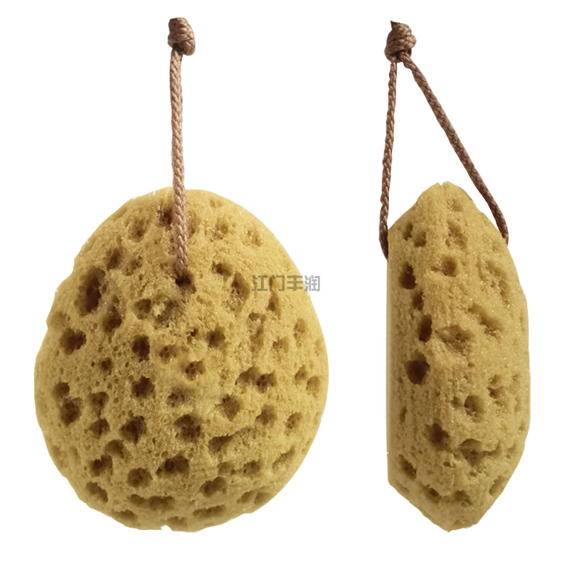 Heart-shaped porous honeycomb-like natural bath sponge is soft, clean, and can be hung. Customized by the manufacturer for bathing and scrubbing the back