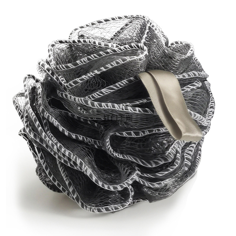 We recommend the new gray-black bamboo charcoal bath flower. You can order large men's bath balls and bath flower scrubs made of recycled materials