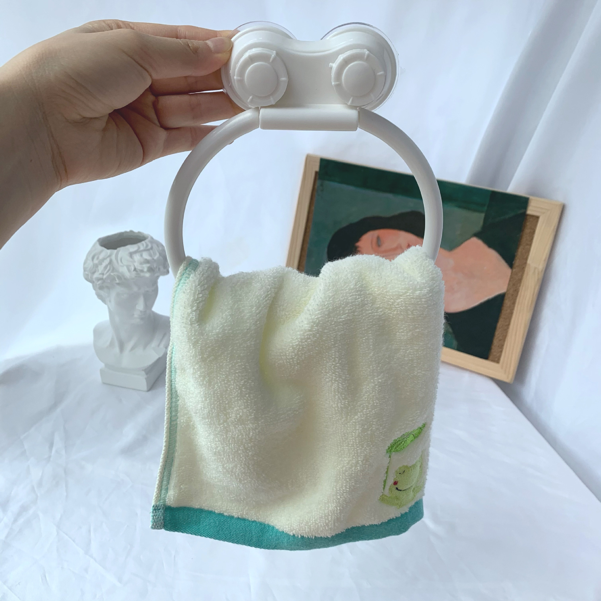 35823 Non-punching bathroom towel rack, suction cup wall-mounted towel ring, kitchen dishwashing towel rack, disposable face towel rack Specification image