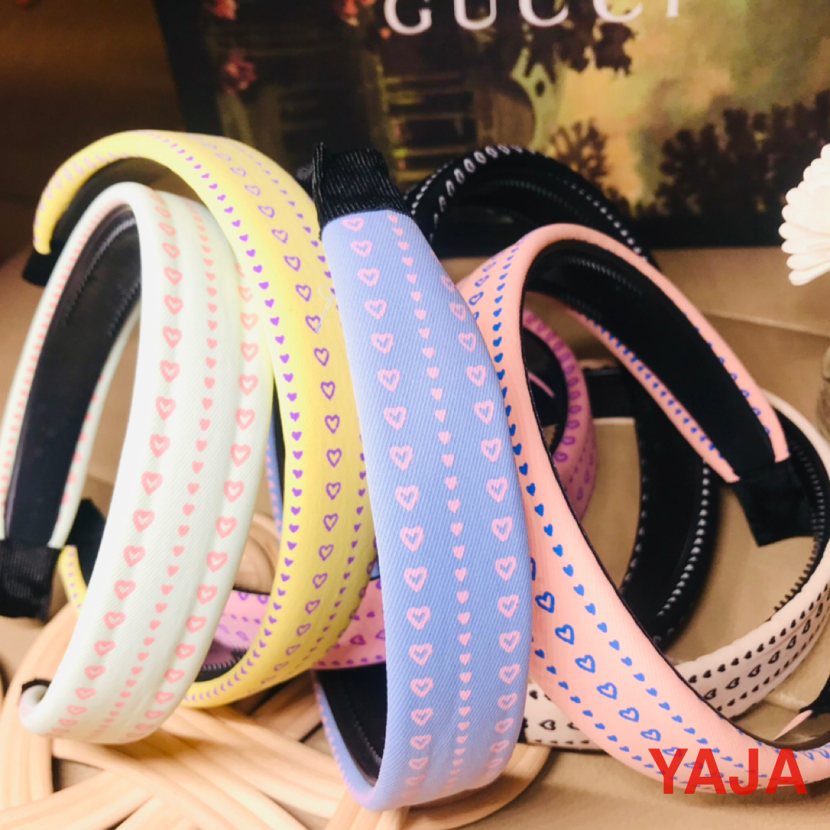Yongai Jiu Ai hair band Sponge headband is a versatile accessory for going out. It's a sweet and popular Korean female hairpin for washing face and pressing hair