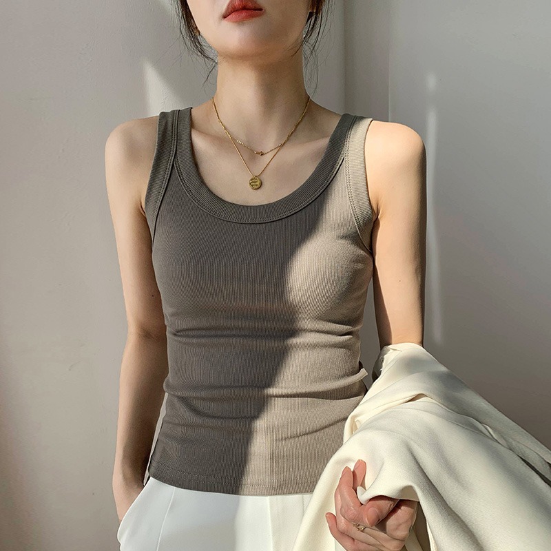 Live-streaming room: Victoria's same style threaded vest, seamless base, casual anti-exposure cover-up lotion, versatile vest for women Application Scenario