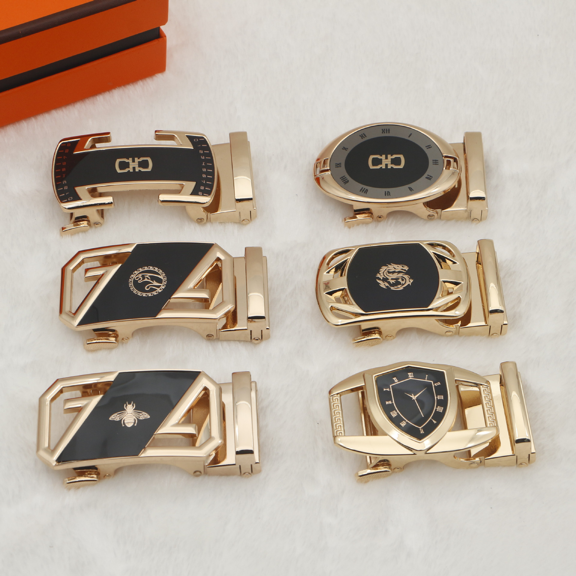 The new fashionable men's belt buckle is made of 4.0 alloy and comes in three colors. It is of high quality and low price details Picture