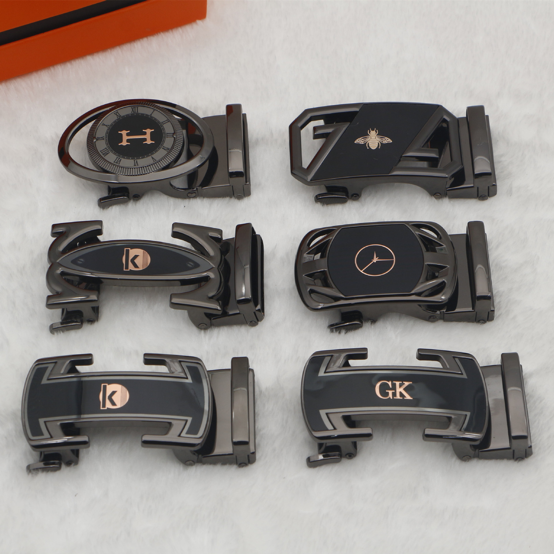 The new fashionable men's belt buckle is made of 4.0 alloy and comes in three colors. It is of high quality and low price Specification image