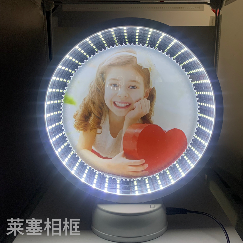 Monochrome white light creative decorative items for home decoration, living room and bedroom handicrafts, photos, plastic magic mirror photo frames Application Scenario