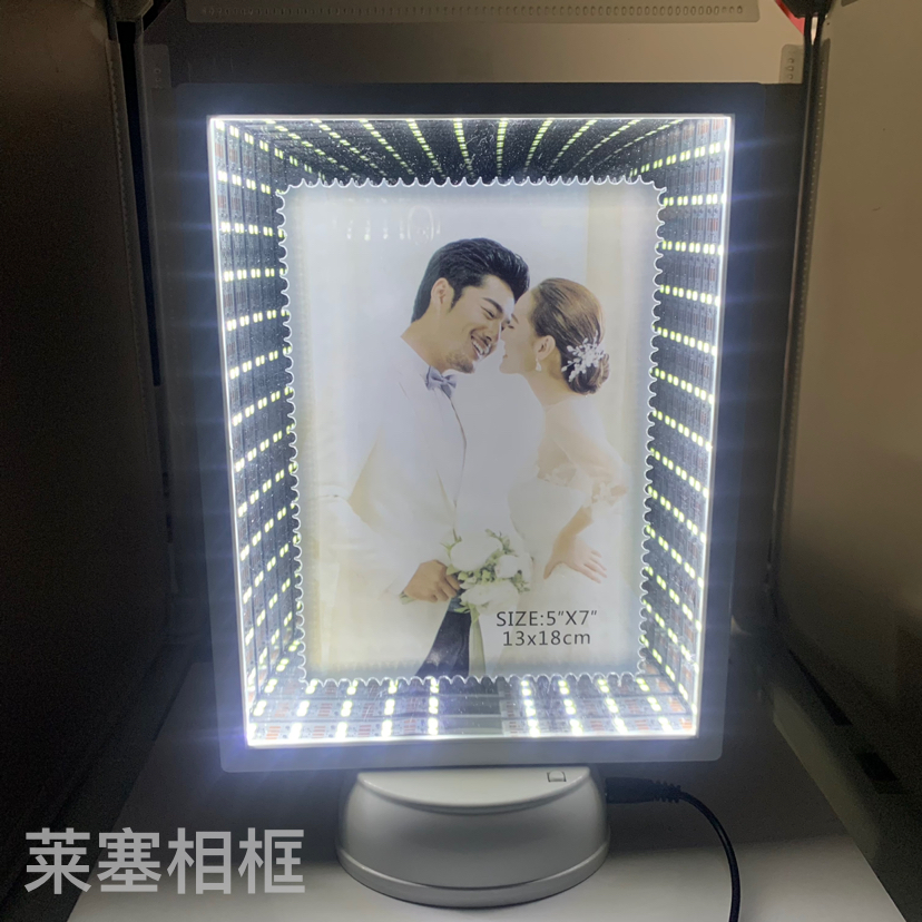 Monochrome white light creative decorative items for home decoration, living room and bedroom handicrafts, photos, plastic magic mirror photo frames details Picture